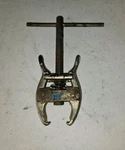 Mac Tools BP-21 Spring Loaded Battery Terminal Clamp Puller Made Usa. Fixed Price $10.00.